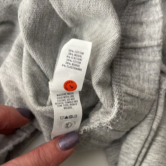 Offline cropped soft cotton blend sweatshirt. Size large. Elastic waist band. - Picture 6 of 6